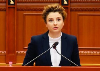 Xhixho në mbështetje të protestës së pedagogëve: Kërkesat e tyre janë minimaliste, sa një kilometër rrugë e kësaj qeverie