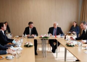 Sot nisin gjobat për targat në veri të Kosovës, Kurti dhe Vuçiç takim urgjent në Bruksel