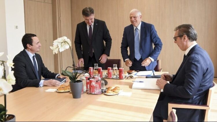Arrihet marrëveshja mes Kosovës dhe Serbisë për targat! Borrell: U dakordësua të shmangen përshkallëzimet
