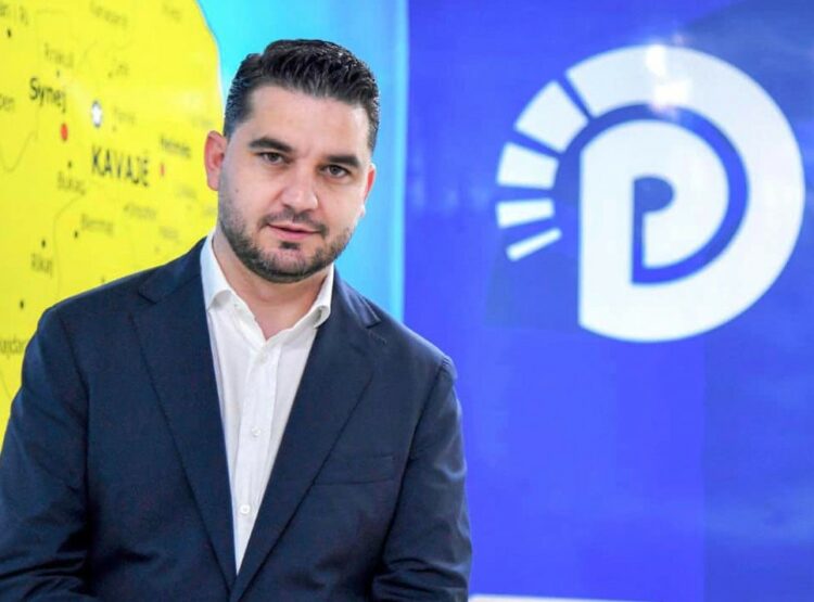 Primaret e Berishës, Fisnik Qosja shpall kandidaturën për Bashkinë e Kavajës