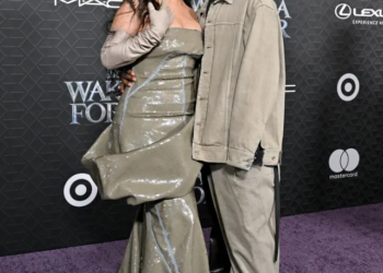 Rihanna flet për herë të parë për mëmësinë dhe pse e mban emrin e djalit sekret