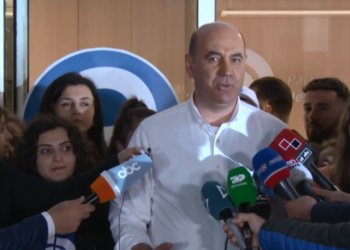 Alfred Rushaj dorëzon shkresën në Kuvend: Heq dorë nga mandati