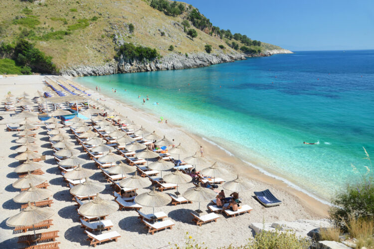 Sezoni turistik solli 560 milionë euro shtesë në llogaritë bankare