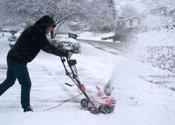 Stuhi dëbore vdekjeprurëse në SHBA, shënohen 3 viktima, anulohen fluturimet