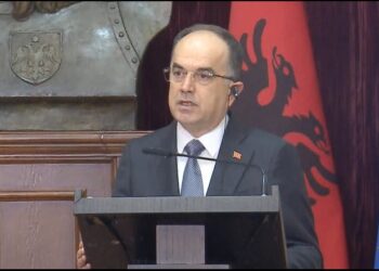 Presidenti Begaj vizitë në Vatikan, do pritet në audiencë nga Papa Françesku