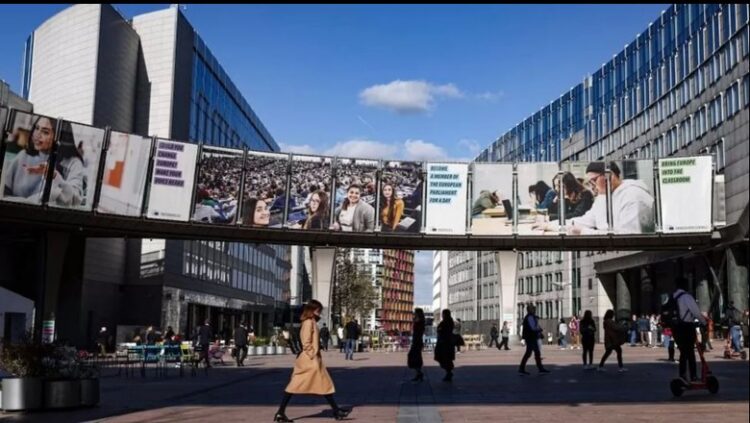 Skandali i korrupsionit në BE për ryshfet nga Katari: Kontrollohen zyrat e Parlamentit Evropian