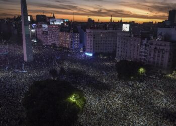 KATAR 2022/ Buenos Aires e gdhin në festë! Futbollistët argjentinas kërkojnë homazhe për Mbappe