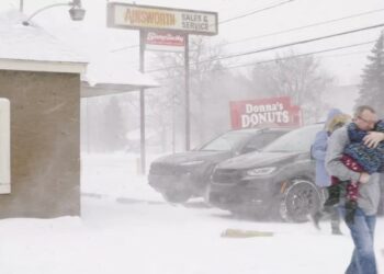 SHBA ‘pushtohet’ nga ngrica, 38 të vdekur si pasojë e motit të keq! Anulohen 2800 fluturime për Krishtlindje(FOTO)