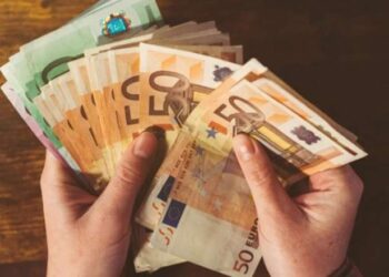 Për herë të parë në historinë e Shqipërisë, rënie drastike e euros! Kursi bie poshtë nivelit të 113 lekëve