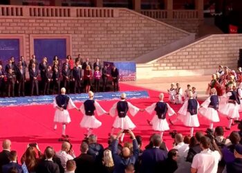 Koncert me valle popullore në samitin e BE, liderët europinë shijojnë traditën shqiptare