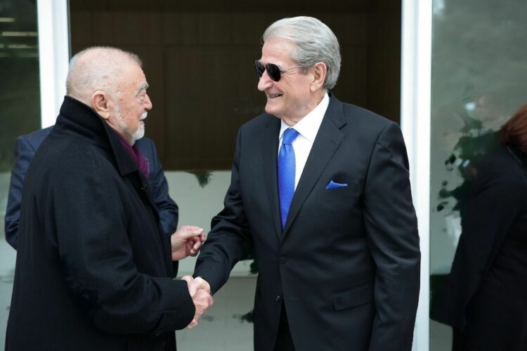 Me syze të errëta, Berisha del në publik dy ditë pas 6 dhjetorit, takon ish-Presidentin kroat: Më dhunoi një informator policie