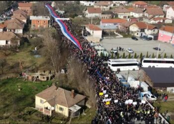 Tensionet në veri të Kosovës jehonë në mediat ndërkombëtare, ‘BBC’: Serbia vendos në gatishmëri ushtrinë