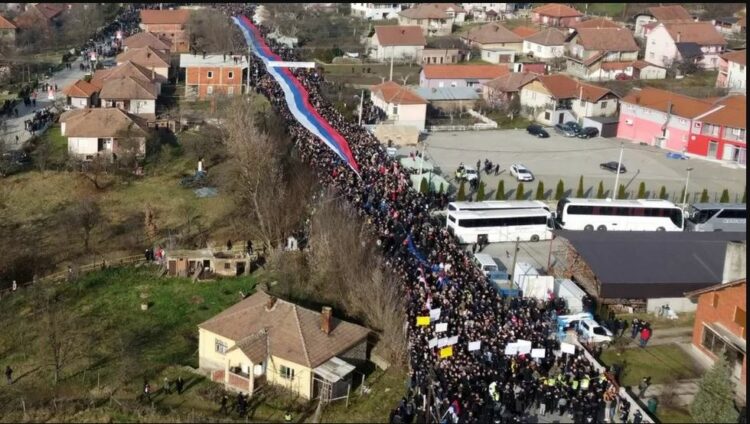 Tensionet në veri të Kosovës jehonë në mediat ndërkombëtare, ‘BBC’: Serbia vendos në gatishmëri ushtrinë