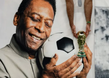 Messi, Ronaldo dhe klubi i Santos mesazhe ngushëllimi për Pele! E gjithë bota e futbollit në zi