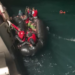 FOTOT/ Gomonia fundoset në Kanalin Anglez, momente kur emigrantët luftojnë të shpëtojnë