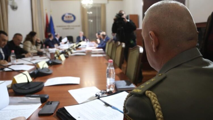 Tensionet në Kosovë, Peleshi raporton te ‘Siguria’! Opozita: Rama thika pas shpine Kurtit! Peleshi: Kemi bërë më shumë për të