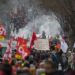 Protestat në Paris, Macron zotohet të vazhdojë reformën e pensioneve pavarësisht grevave