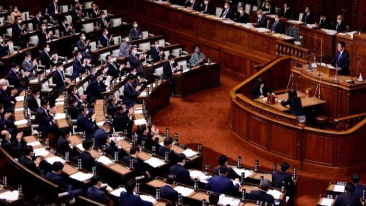 Rënie e lindjeve në Japoni, kryeministri: Po falimentojmë si shoqëri!