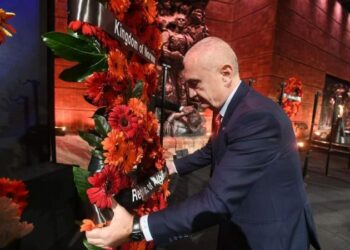 Përkujtimi për viktimat e Holokaustit/ Meta: Krenar për popullin tonë që mirëpriti dhe mbrojti mijëra hebrenj!