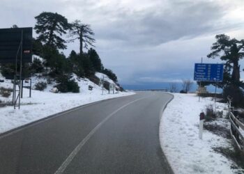 Reshje dëbore në disa zona, ARRSH tregon akset problematike: Tregoni kujdes të shtuar dhe pajisuni me goma dimërore