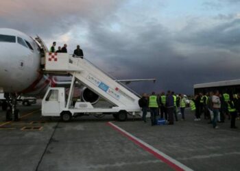 Kishin emigruar ilegalisht drejt Britanisë së Madhe, deportohen 40 shqiptarë, pritet të mbërrijë charteri i dytë