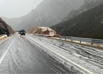 Reshje shiu dhe breshëri, vështirësohet lëvizja në aksin Kardhiq-Delvinë, tuneli pa drita