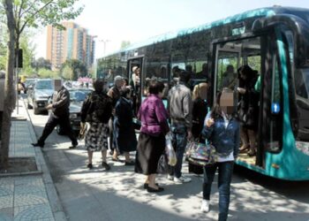 Partia e Lirisë: Qytetarët e Tiranës përballen me plagën e një transporti publik primitiv